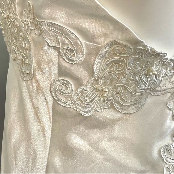 M VS Victoria’s Secret Vintage Embellished Perl White Satin Bride Slip and Robe - Picture 9 of 13